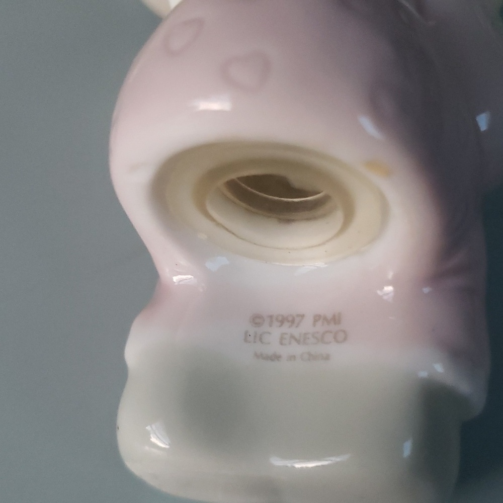 Precious Moments - Seasoned with a Smile - Enesco Salt and Pepper Shakers. - Picture 16 of 16